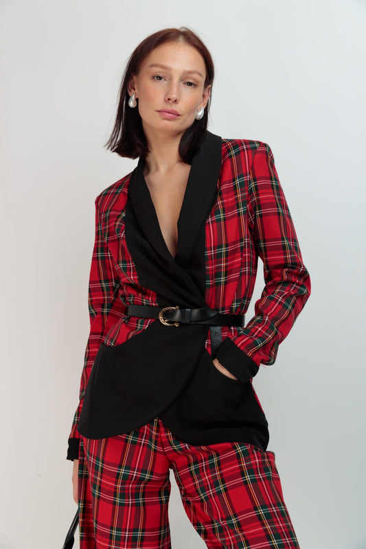 Blazer À Revers Celtique Rouge – Élégance et style en un seul design