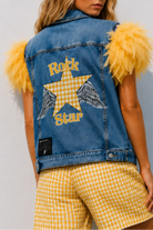 Gilet en jean bleu sans manches Rock Star avec plumes jaunes femme