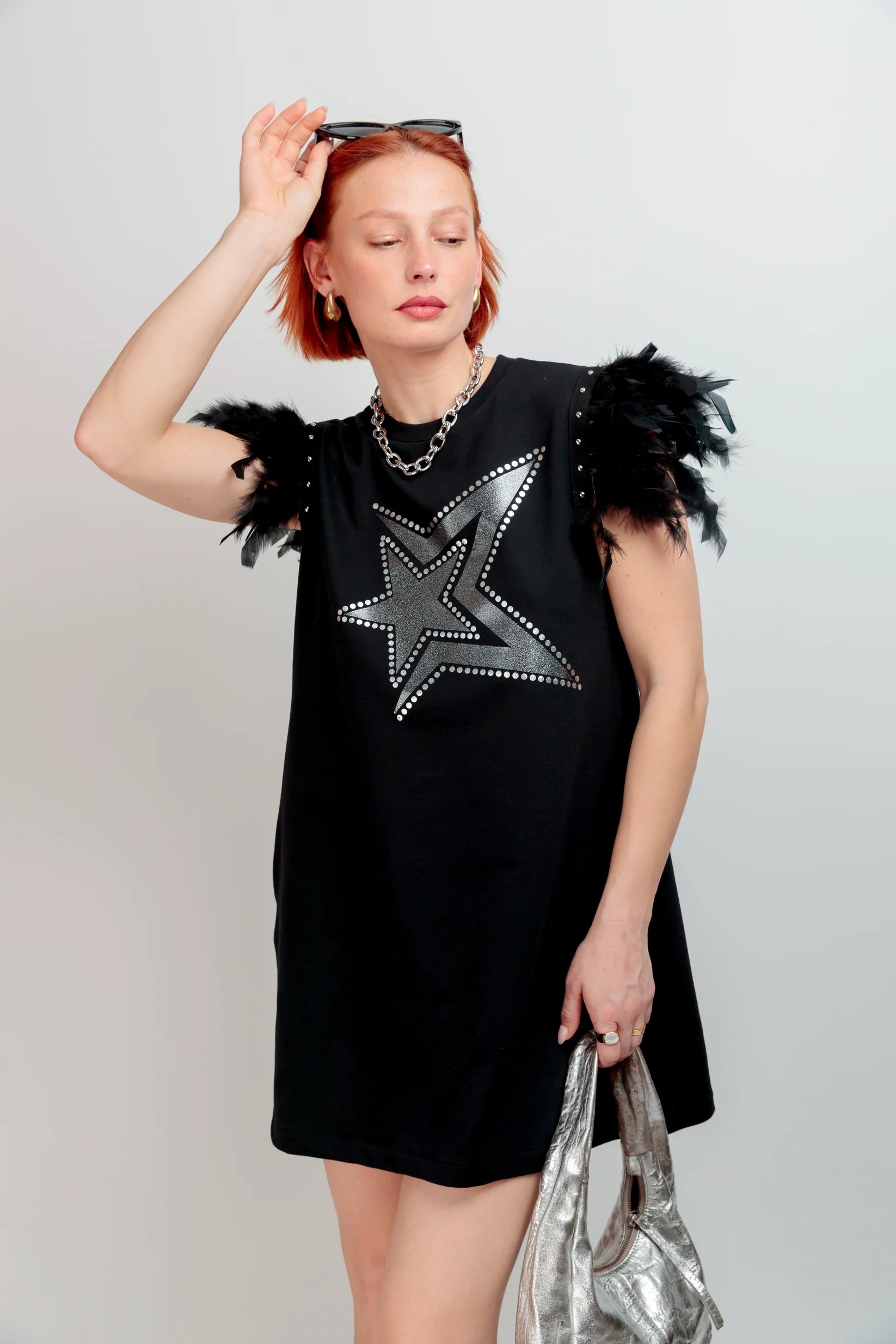 Robe Courte Noire Etoile Argent et Plumes