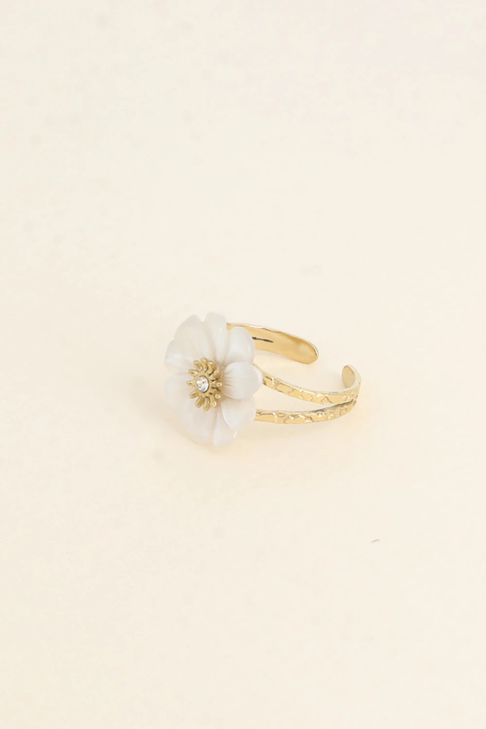 Bague - fleur en pierre naturelle et oxyde de zirconium 