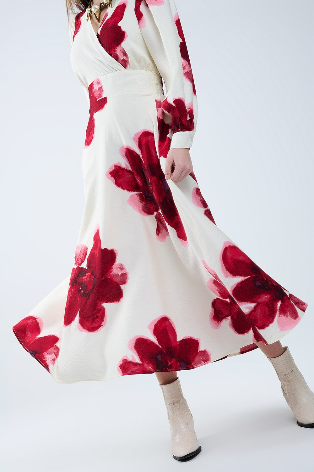 Beige Wrap Midi Dress With Red Tropical Floral Print and Long Sleeves (Robe midi enveloppante beige avec imprimé floral 