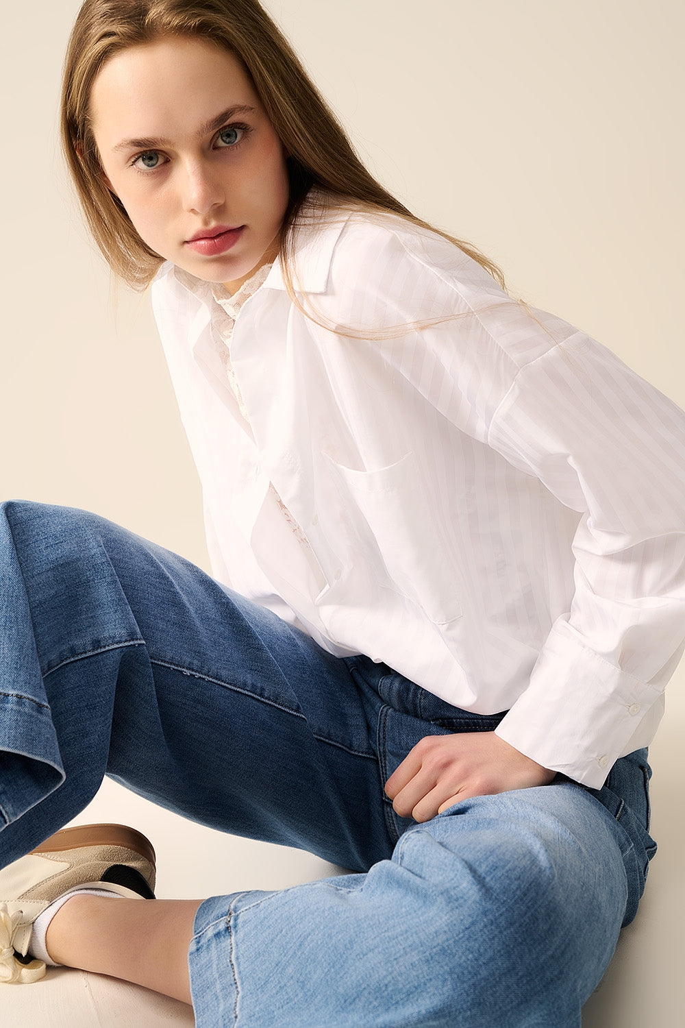 Q2 Blouse blanche à rayures relaxées