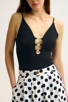 Q2 Body à col en V en tissu élastique avec anneaux en or noir
