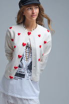 Q2 Cardigan blanc avec cœurs rouges