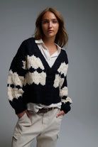 Q2 Cardigan rayé en tricot épais avec détails de paillettes en noir