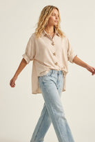 Q2 Chemise à coupe ample avec bouton étoile rayée en beige