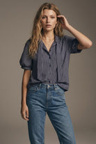 Q2 Chemise à nœud papillon à rayures marine avec manches courtes en popeline