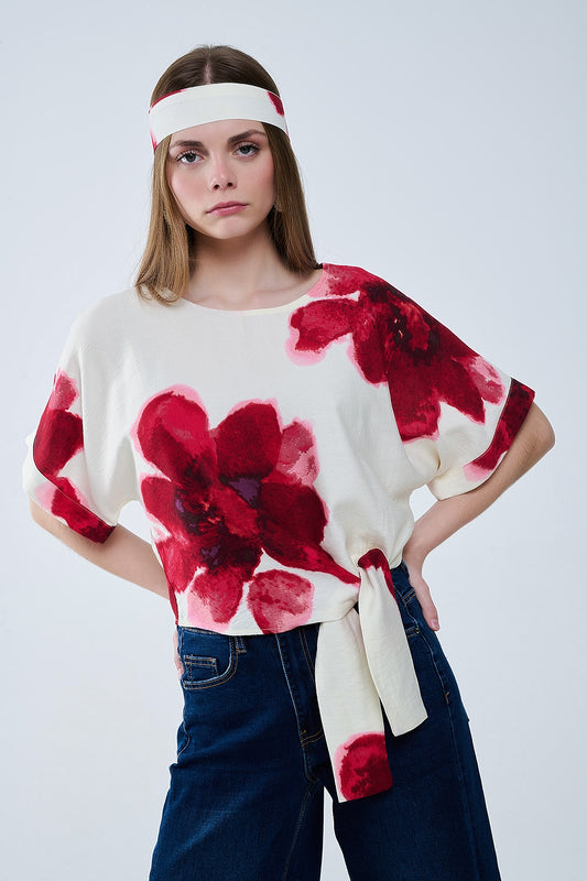 Q2 Chemisier croisé beige à imprimé floral tropical en rouge noué à la taille