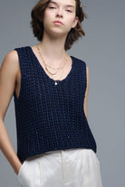 Q2 Gilet crocheté en marine avec fils pailletés
