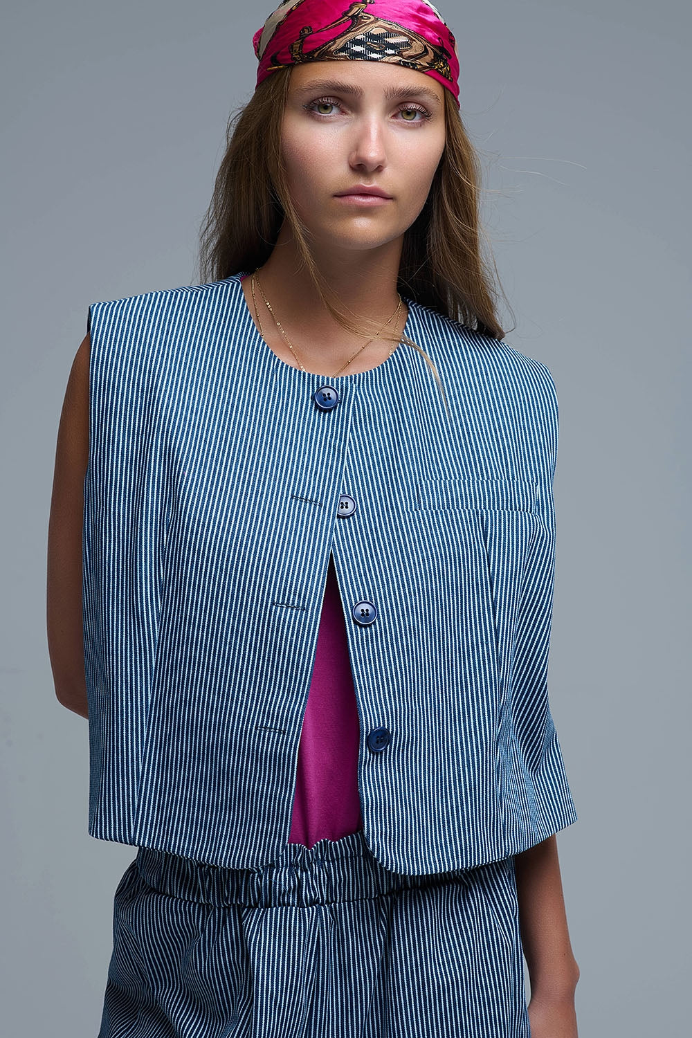 Q2 Gilet ras du cou rayé bleu et blanc