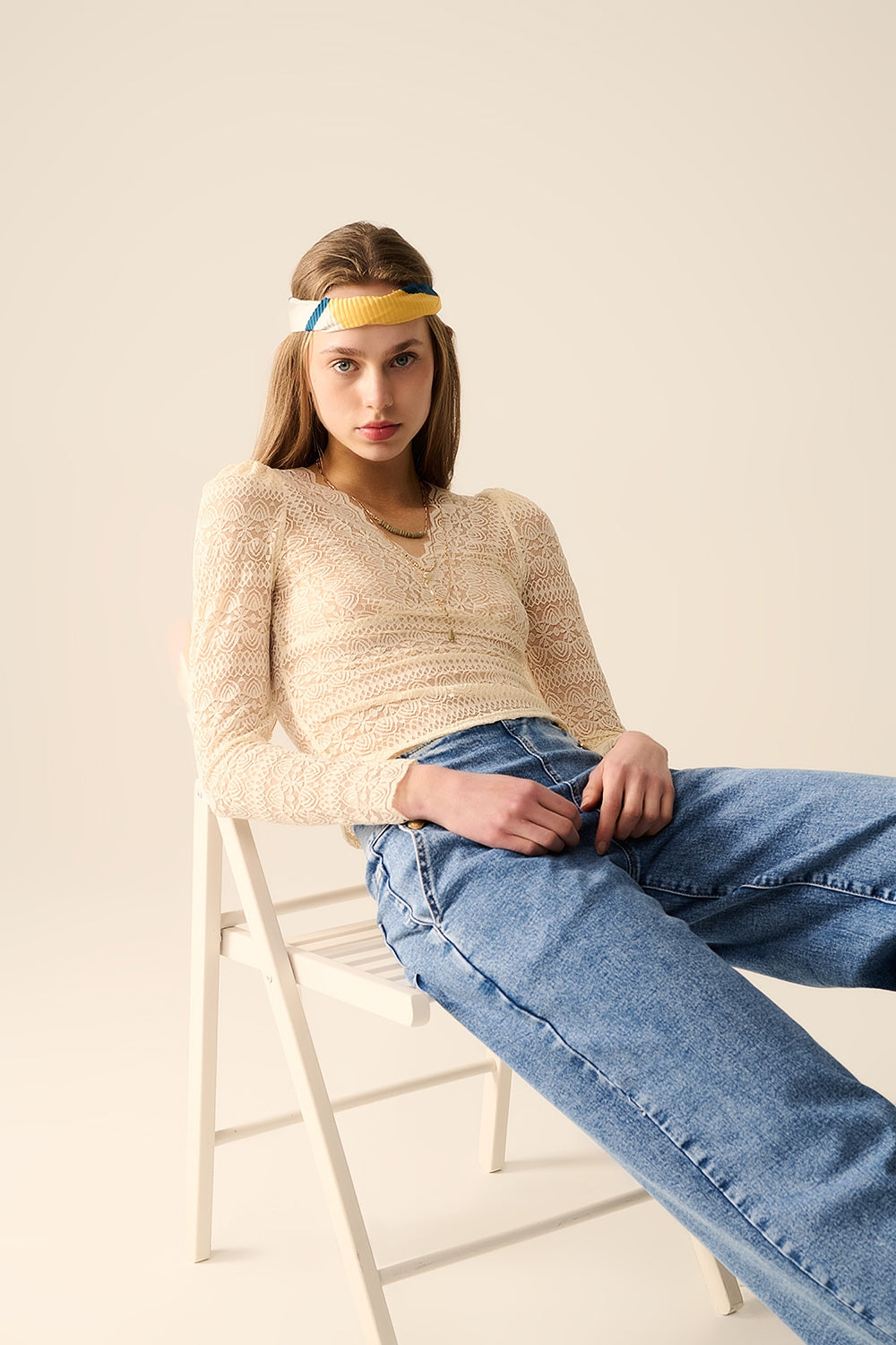 Q2 Haut romantique en dentelle à col en V avec manches longues en beige