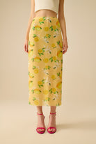 Q2 Jaune Jupe midi ajustée avec imprimé citron en tissu mesh