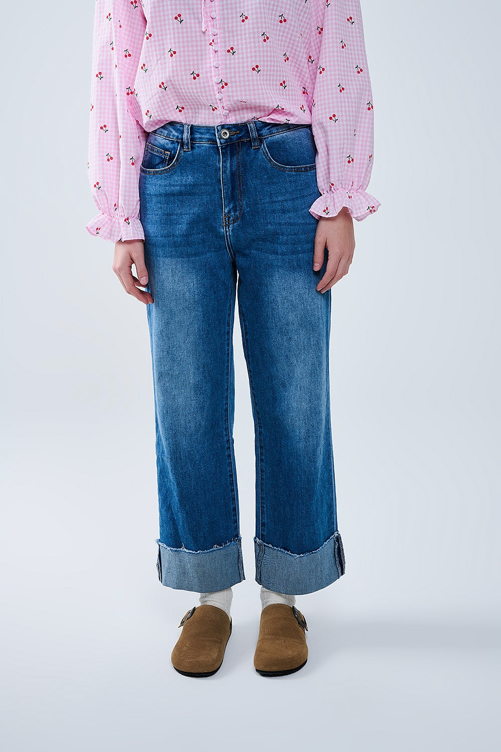 Q2 jean à coupe droite sur ourlet à revers délavage moyen