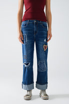 Q2 Jean à jambe large agrémenté de quelques patchs