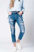 Q2 jean mom bleu et broderies oiseau