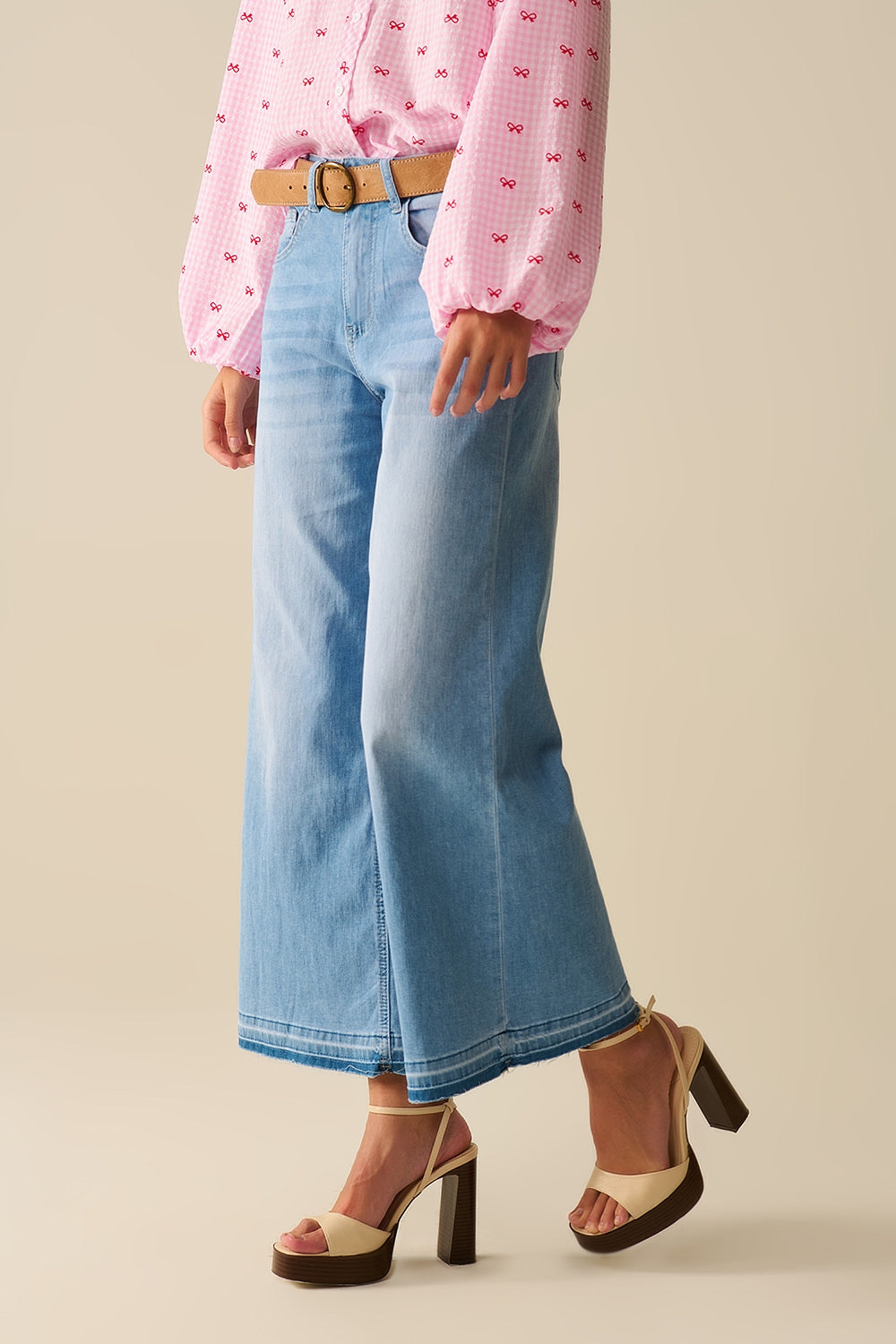 Q2 Jeans à jambes larges et chevilles avec délavage clair