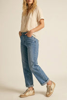 Q2 Jeans en denim bleu classique à jambes droites avec taille mi-haute