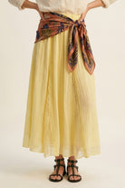 Q2 Jupe maxi trapèze jaune en tissu transparent texturé avec insert en dentelle
