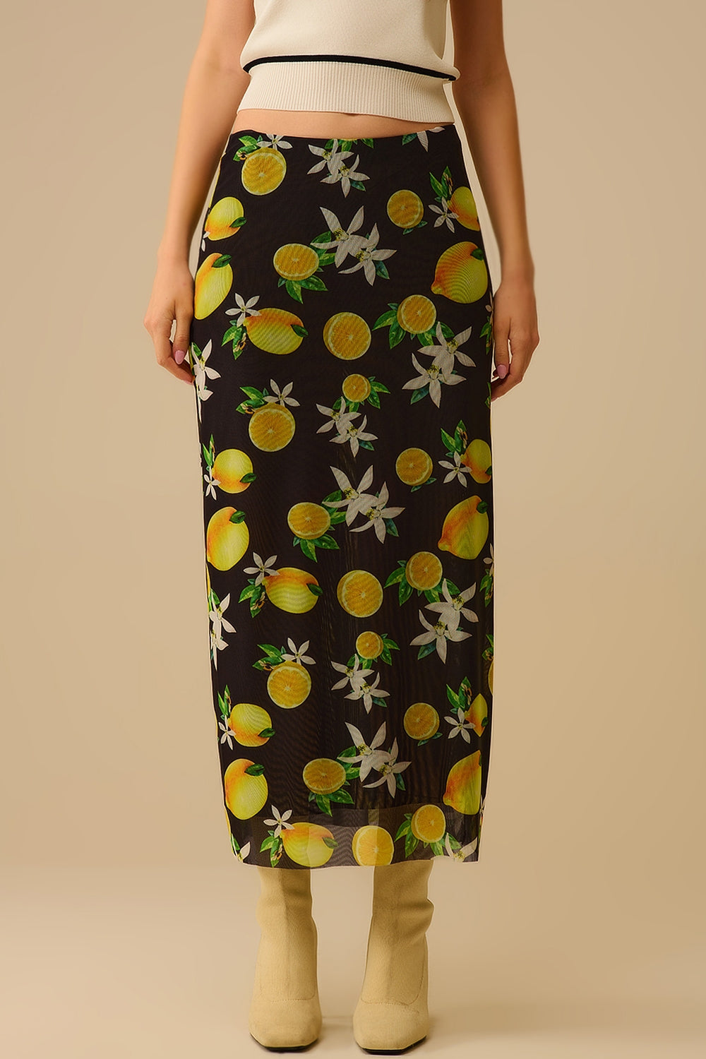 Q2 Jupe midi ajustée en maille noire avec imprimé citron