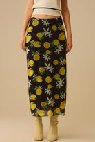 Q2 Jupe midi ajustée en maille noire avec imprimé citron