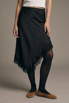 Q2 Jupe Midi Asymétrique en Satin Noir avec Bordure en Dentelle