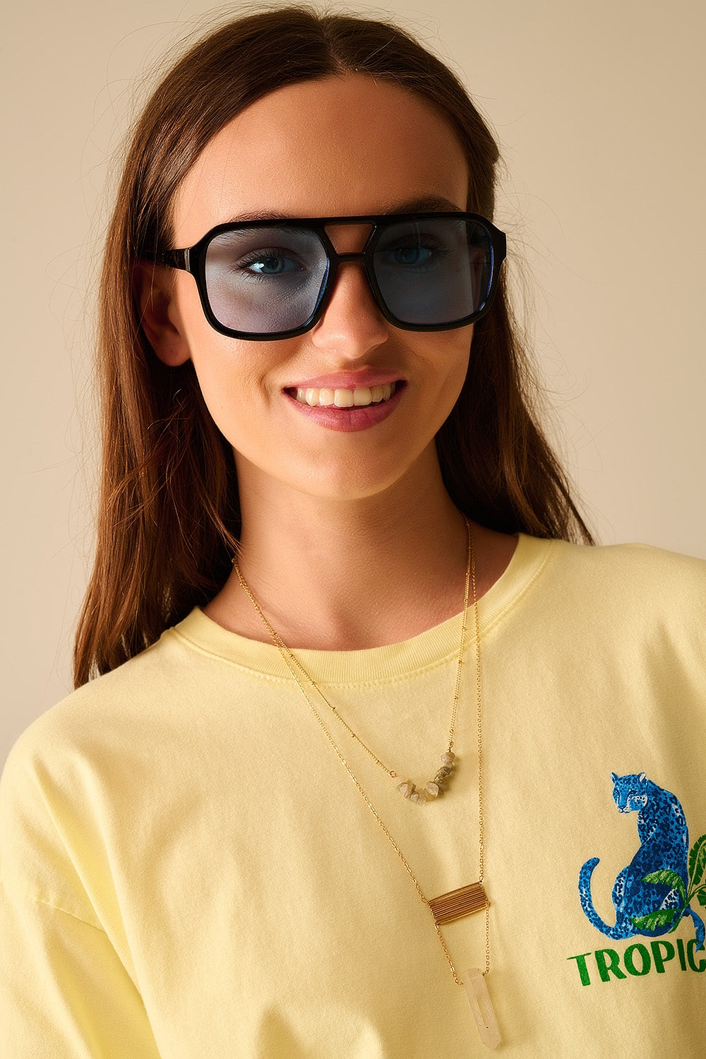 Q2 Lunettes de soleil à monture noire et verres bleus