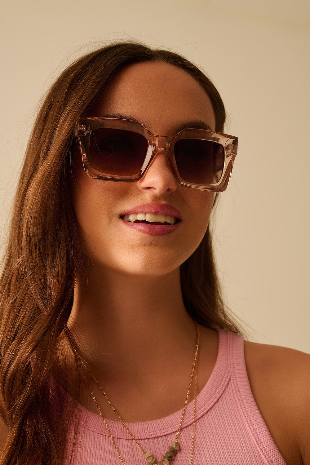 Q2 Lunettes de soleil carrées des années 90 en beige