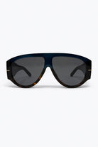 Q2 Lunettes de soleil surdimensionnées avec monture bouclier et dégradé bleu marine bordure écaille de tortue