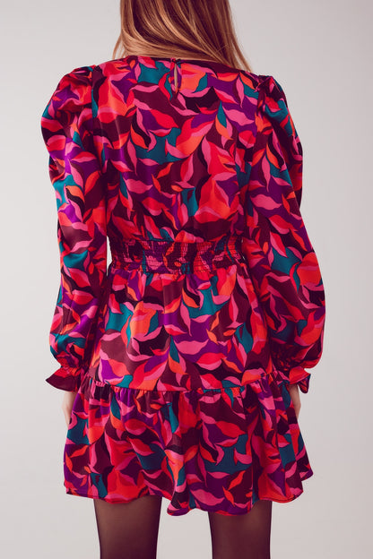 Robe courte à imprimé géométrique fuchsia – Élégance romantique et moderne 