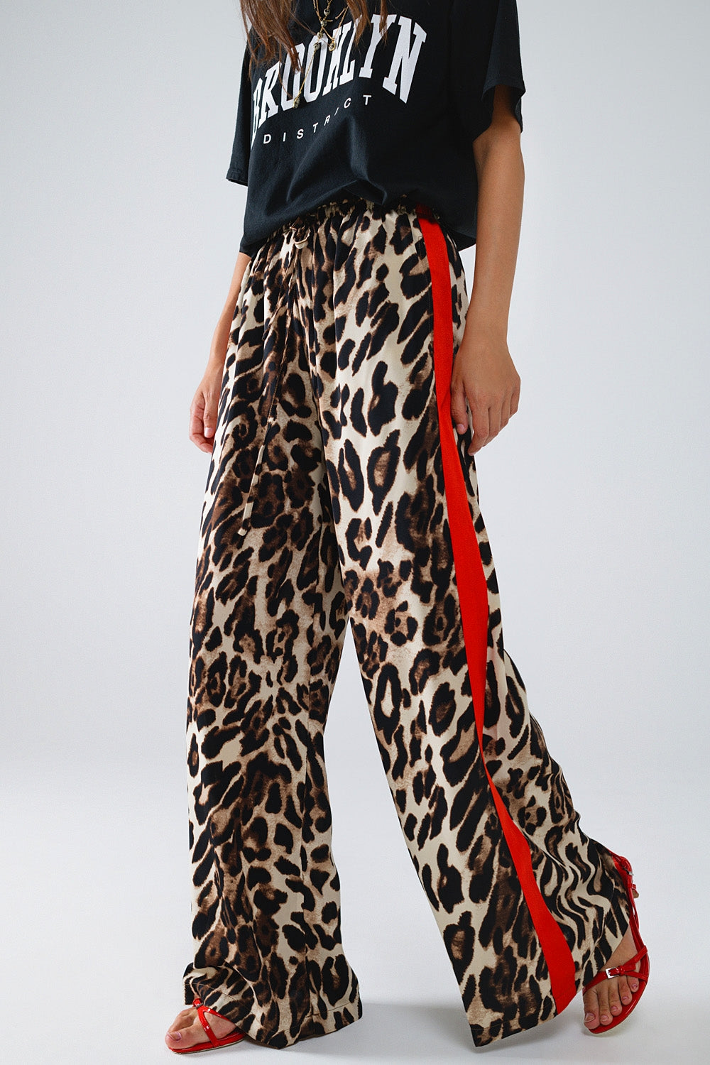 Q2 Pantalon droit léopard à rayures rouges sur les côtés