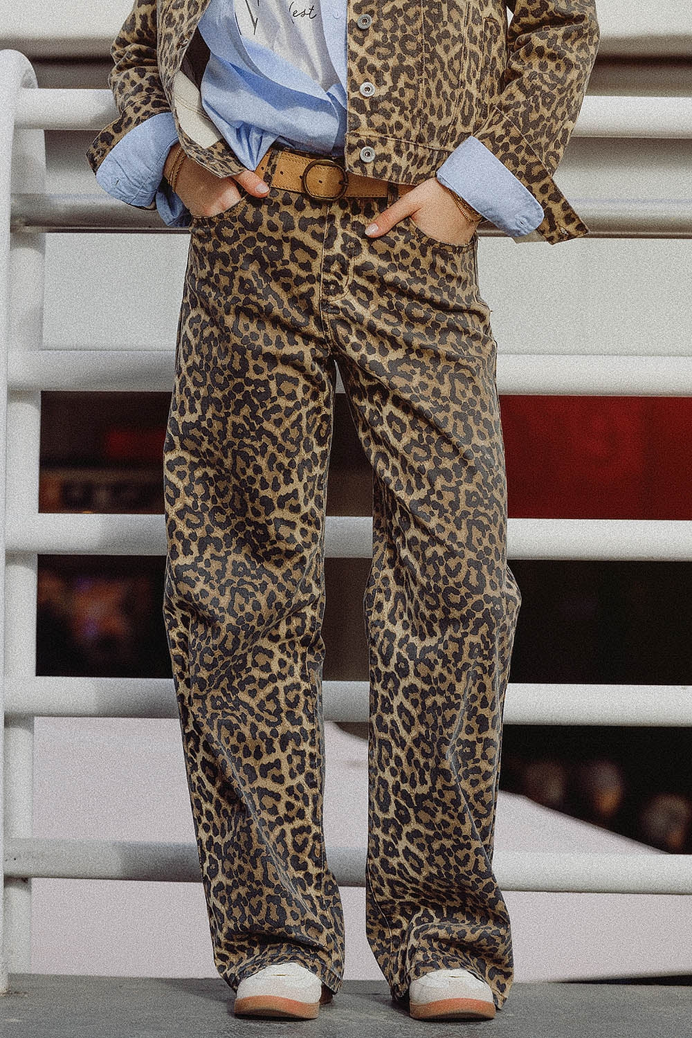 Q2 Pantalon imprimé léopard avec dégradé devant et dos