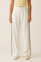 Q2 Pantalon large blanc avec détail latéral en zigzag marron