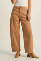 Q2 Pantalon orange large style tonneau avec ourlets roulés