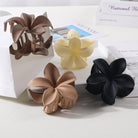 Pince Crabe Fleur de Tiare – Élégance Hivernale - La boutique de Nannye