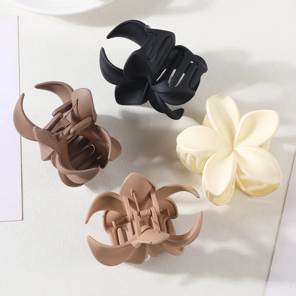 Pince Crabe Fleur de Tiare – Élégance Hivernale - La boutique de Nannye