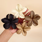 Pince Crabe Fleur de Tiare – Élégance Hivernale - La boutique de Nannye