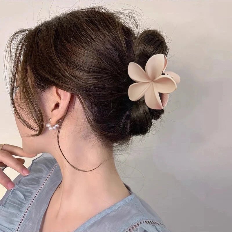Pince Crabe Fleur de Tiare – Élégance Hivernale - La boutique de Nannye