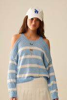 Q2 Pull Heather avec épaules ouvertes et rayures horizontales en bleu