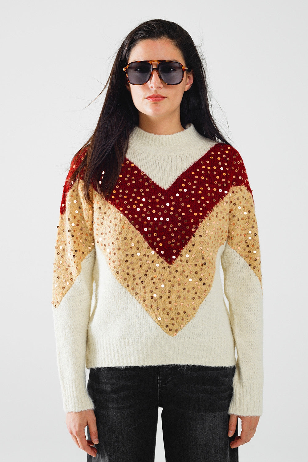 Q2 pull-over en tricot color block bordeaux et beige avec ornements en paillettes