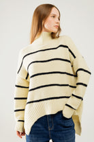 Q2 Pull oversize crème à rayures noires