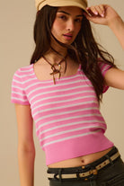 Q2 Pull rayé à encolure carrée rose et blanc