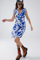 Q2 robe courte bleue avec imprimé palmier tropical