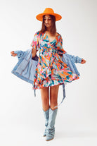 Q2 Robe courte croisée ceinturée avec imprimé floral en orange