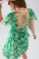 Q2 robe courte verte à imprimé floral boho et dos ouvert
