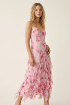 Q2 Robe de bal maxi florale blanche et rose avec volants