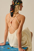 Q2 Robe longue à bretelles perlées dans le dos crème