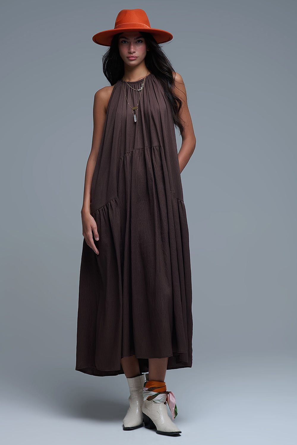 Q2 Robe longue à col licou et coutures apparentes marron