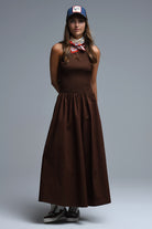 Q2 Robe longue en popeline smockée marron