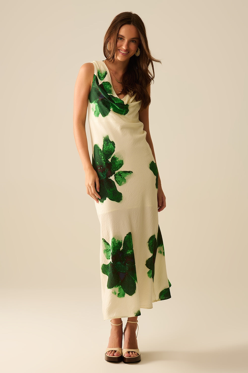 Q2 Robe longue verte sans manches et fluide avec imprimé floral