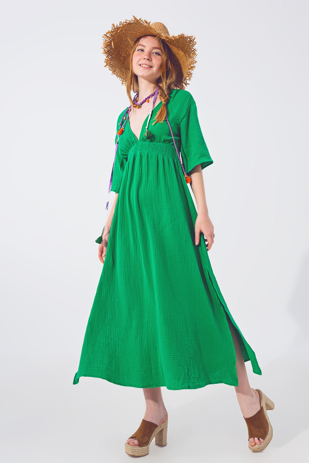 Q2 Robe Maxi à col en V texturé en vert